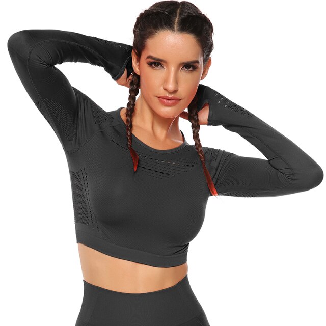 Breathable long-sleeved crop top