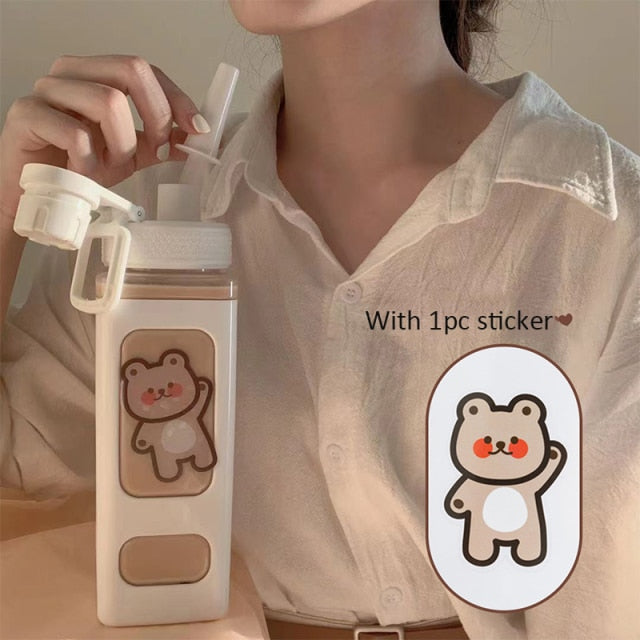 700/900 mL cute drinking bottle with a straw