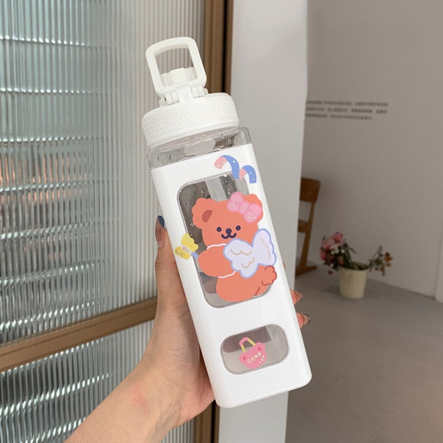 700/900 mL cute drinking bottle with a straw