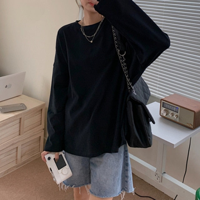 Long-sleeved oversized shirt