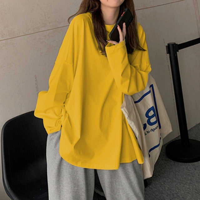 Long-sleeved oversized shirt