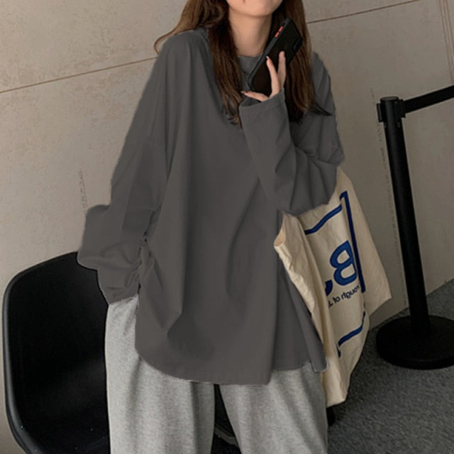 Long-sleeved oversized shirt