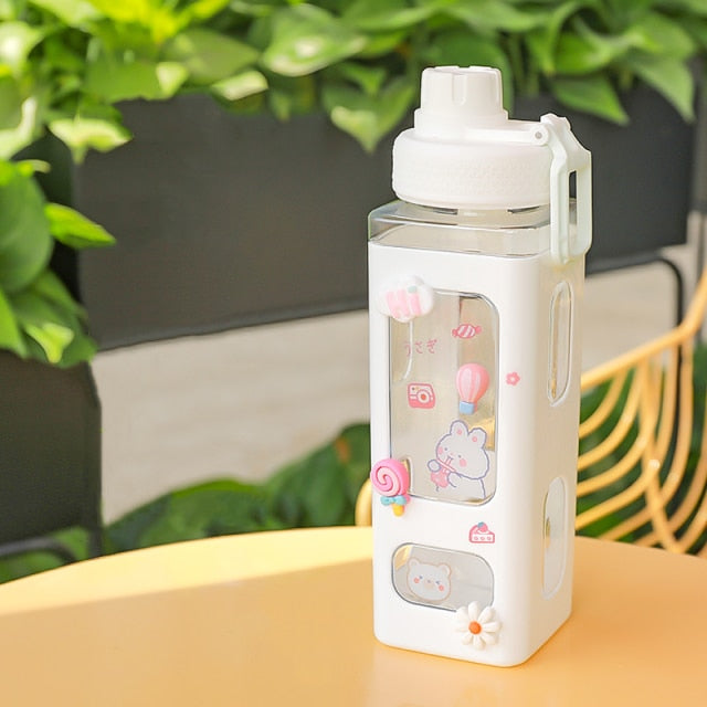 700/900 mL cute drinking bottle with a straw